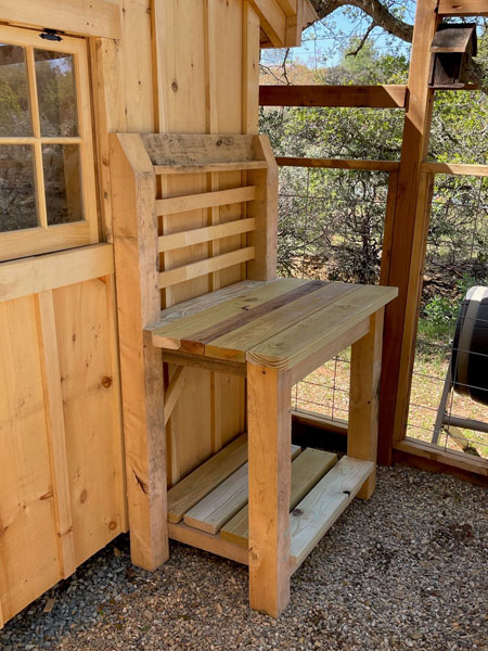 Workbench made out of rough sawn hemlock lumber pallets is a crafty idea for using up your EL (extra lumber). 