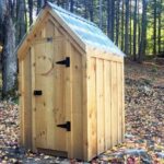 4x4 Working Outhouse with clearpoly roof and crescent moon detail on door