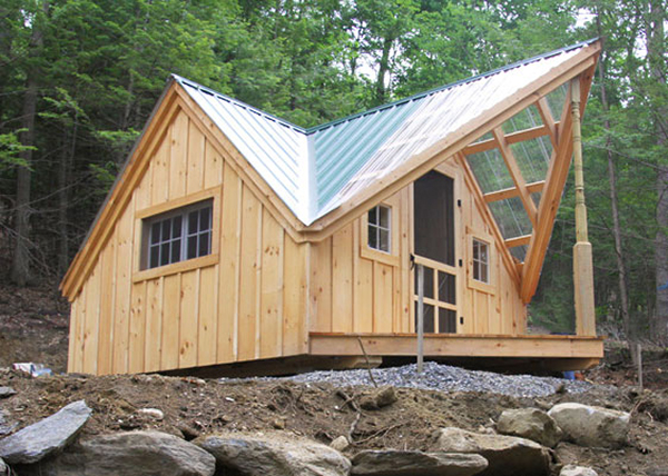 12x18 Writers Haven with clearpoly/evergreen roof and board and batten siding