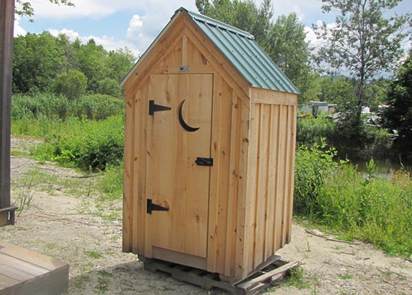 4x4-outhouse-shed-evergreen-roof_600