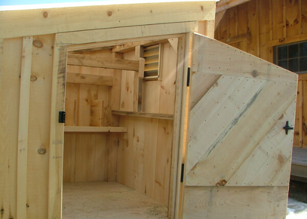 5x10 Coop interior with a wood louvered vent
